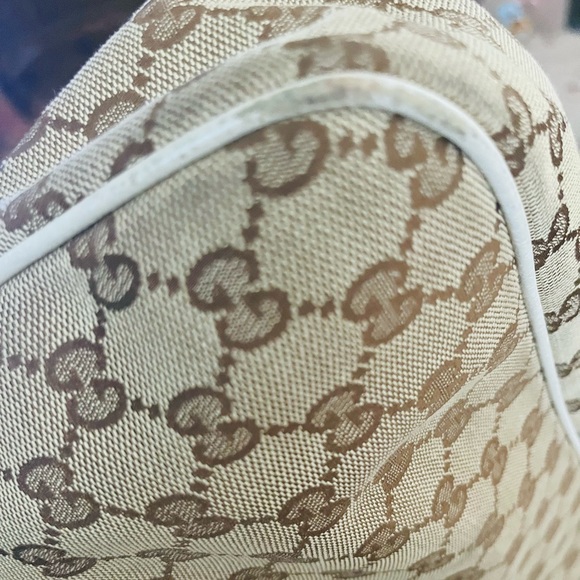 Authentic Gucci Shoulder Bag in Canvas - Picture 7 of 16